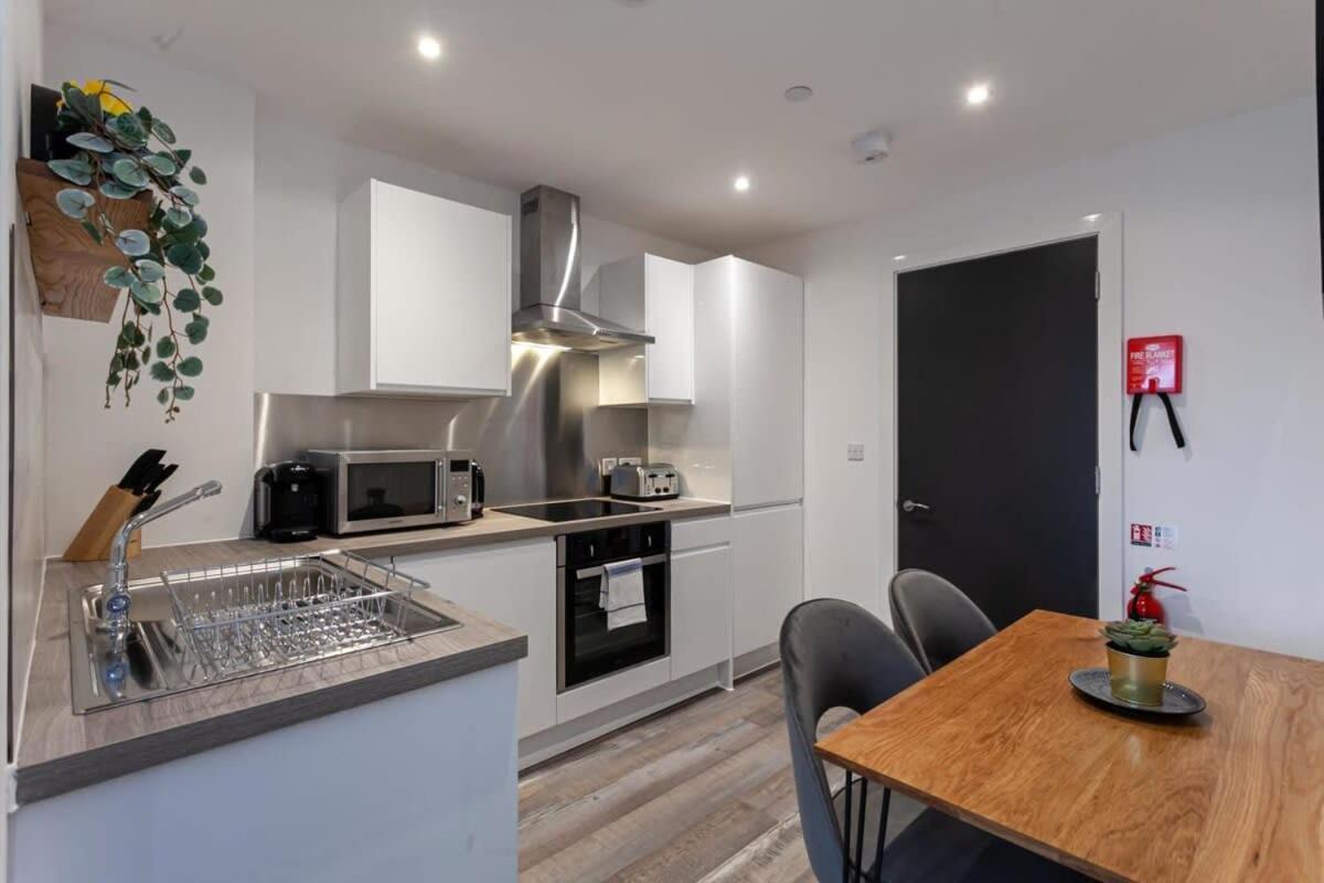 Stunning 2 Bed Flat 5Min To Old Trafford Stadium Манчестер Екстер'єр фото