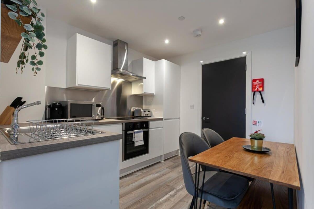 Stunning 2 Bed Flat 5Min To Old Trafford Stadium Манчестер Екстер'єр фото