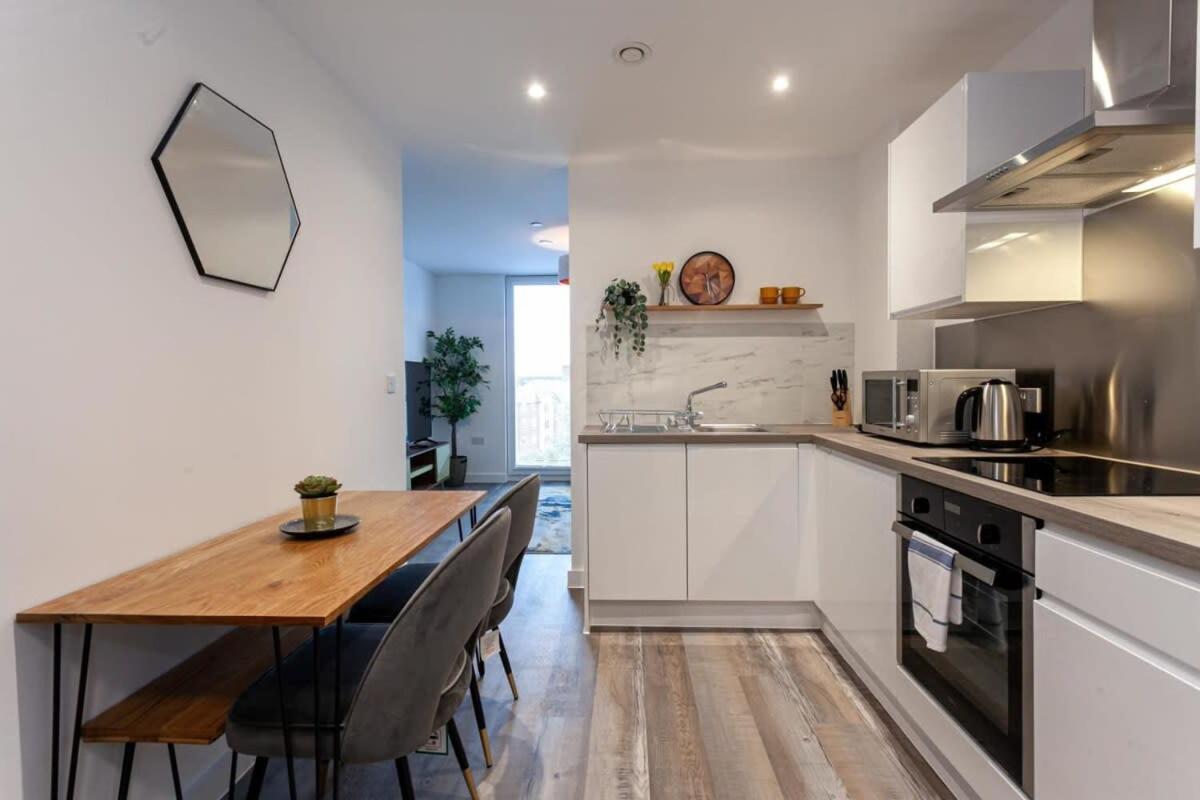 Stunning 2 Bed Flat 5Min To Old Trafford Stadium Манчестер Екстер'єр фото